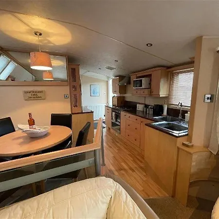 Coastal Retreat At Cayton Bay