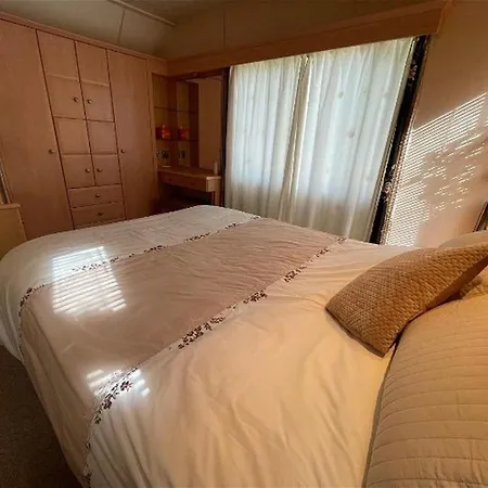 Coastal Retreat At Cayton Bay