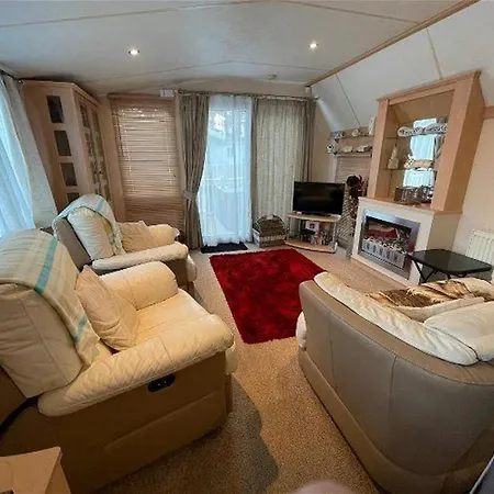 Coastal Retreat At Cayton Bay