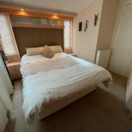 Coastal Retreat At Cayton Bay Nyaraló *