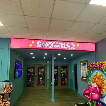 Coastal Retreat At Cayton Bay *