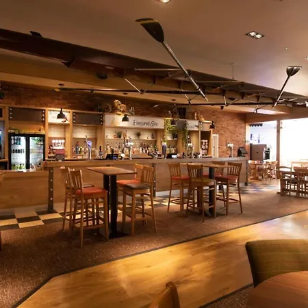 Coastal Retreat At Cayton Bay