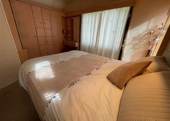 Coastal Retreat At Cayton Bay